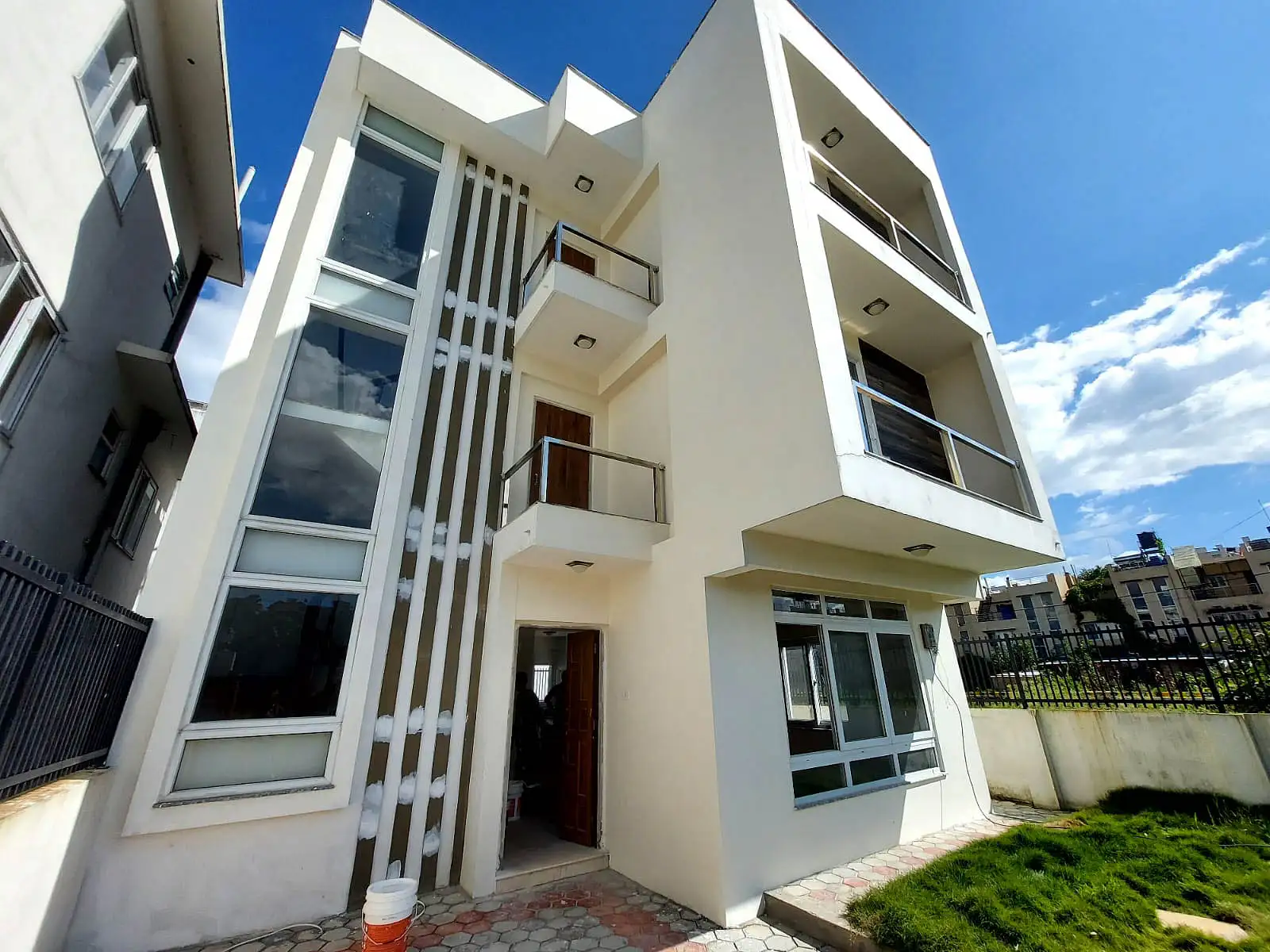 Residentail house Image 11