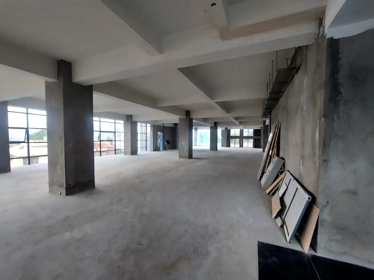 Commercial Space on Rent Image 3