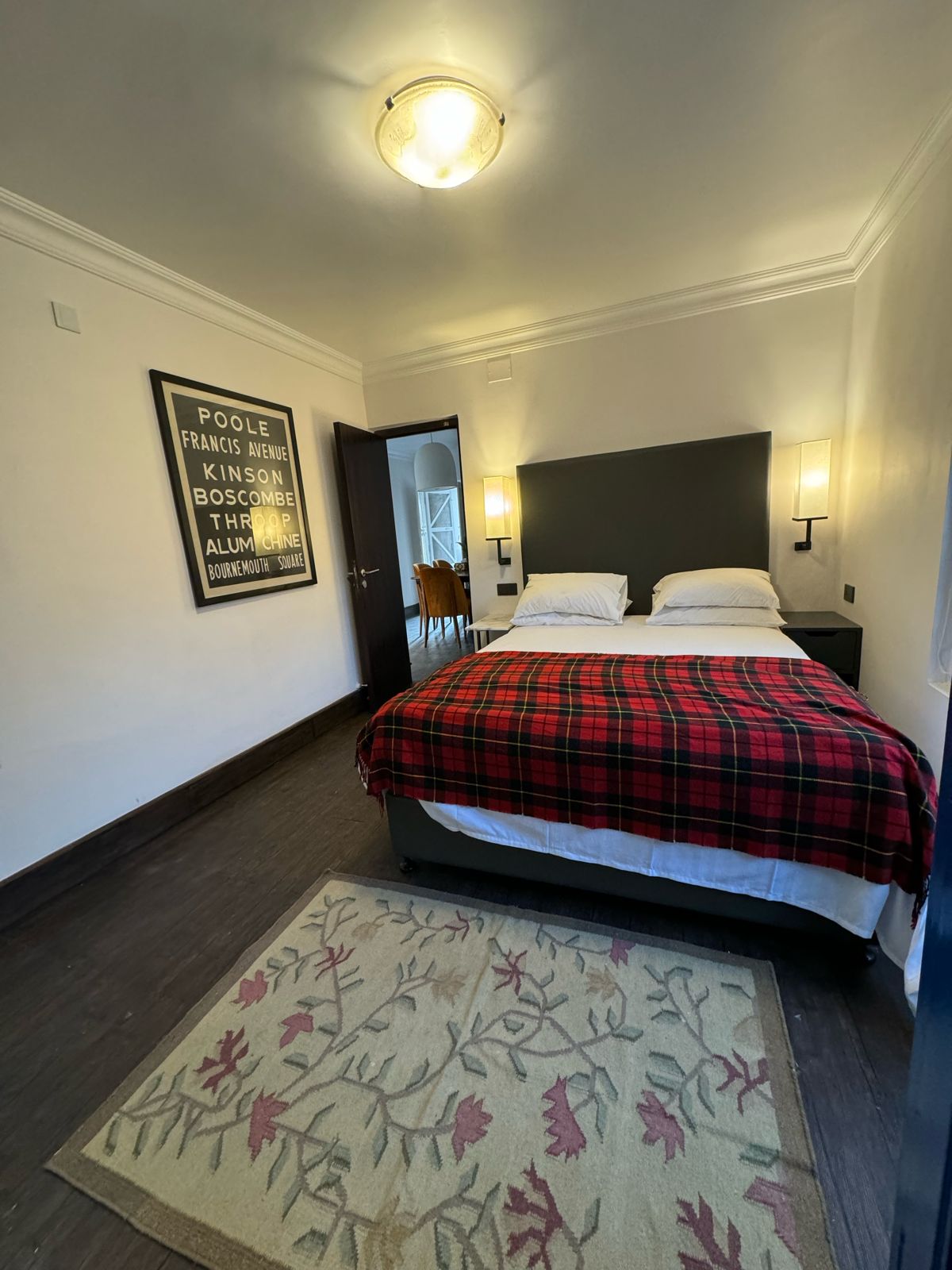 Charming Fully Furnished Home for Rent Image 6