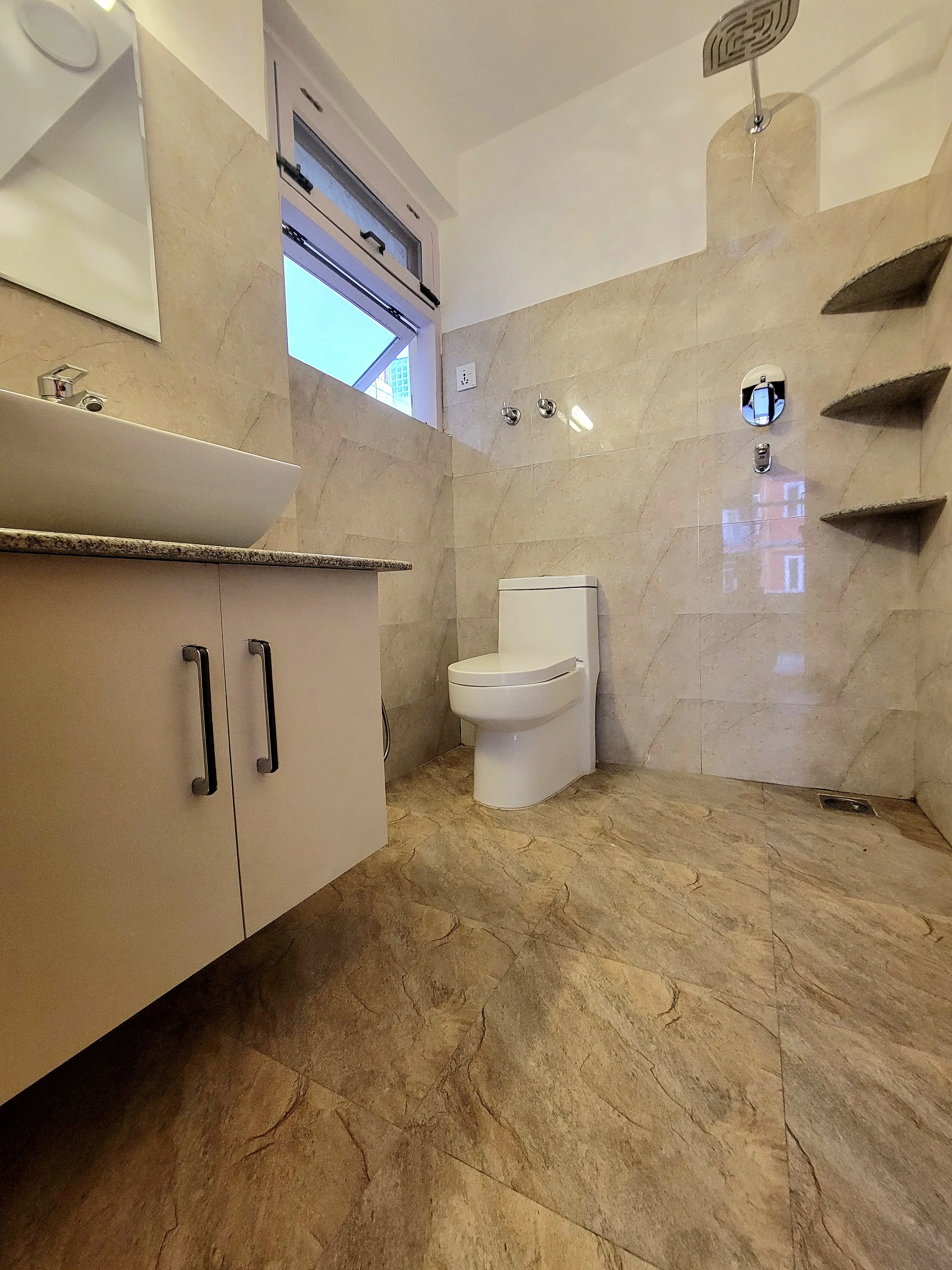 Modern 3 BHKD or 5 Rooms for Office Image 2