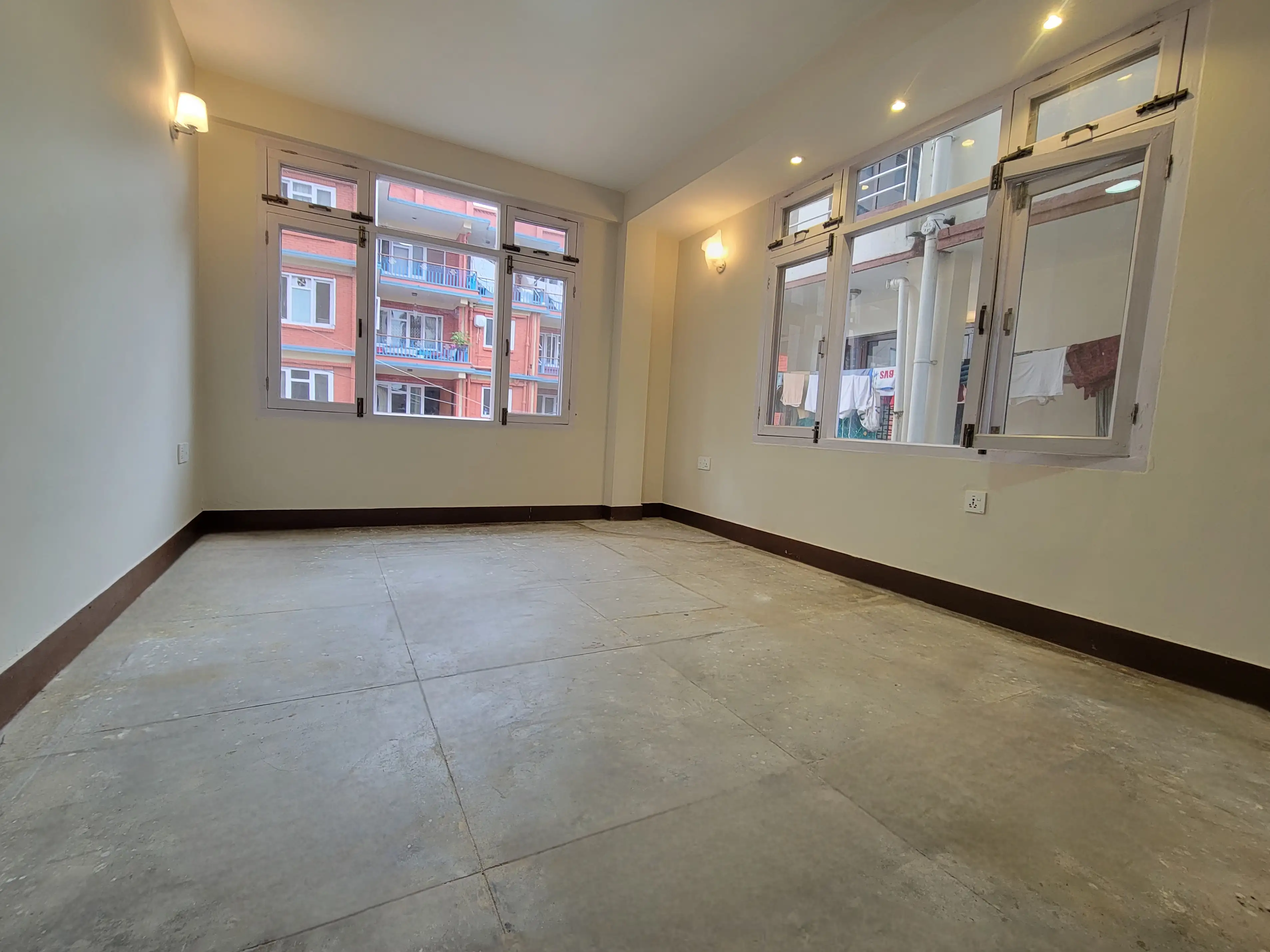 Modern 3 BHKD or 5 Rooms for Office Image 3