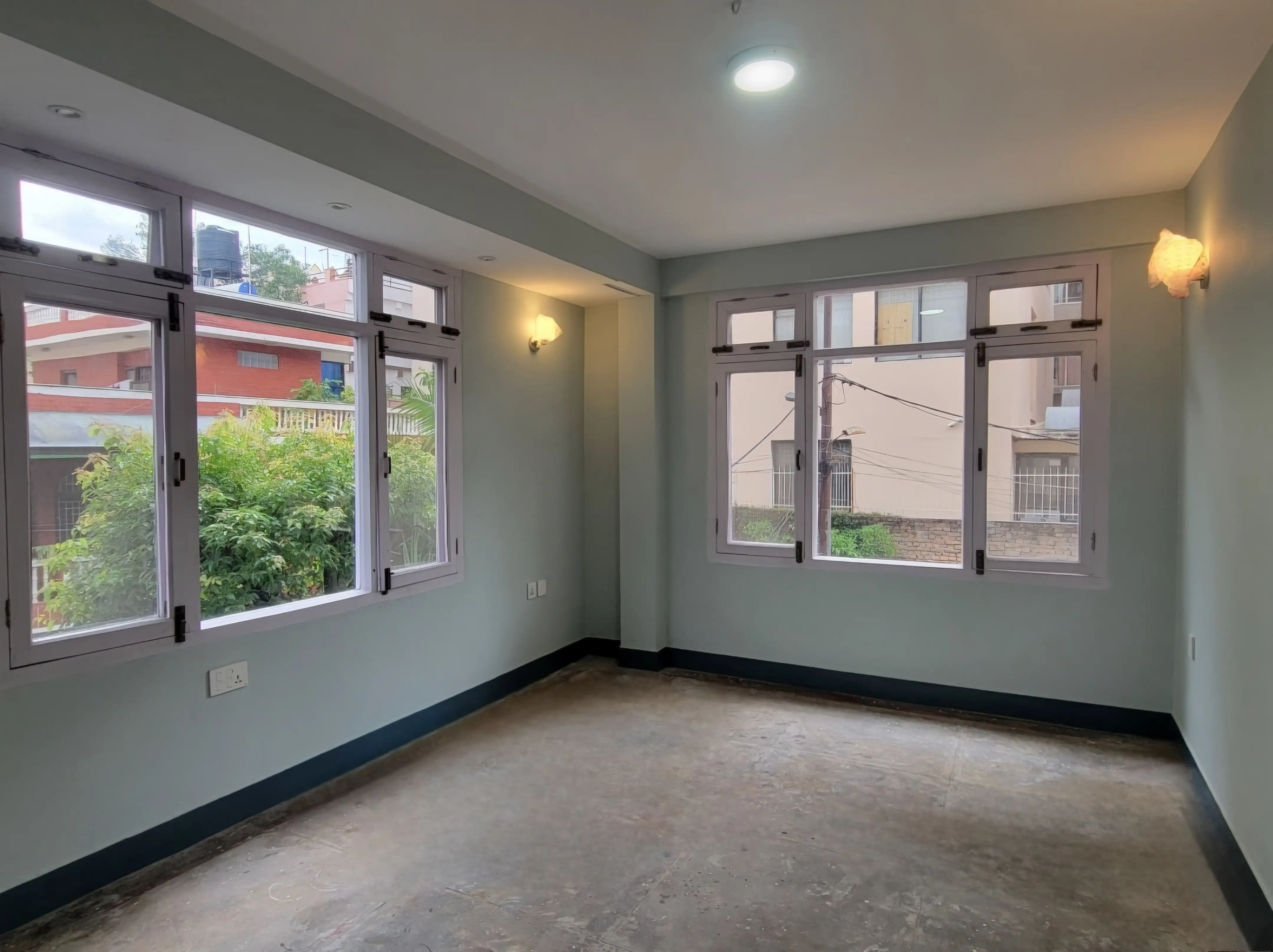 Modern 3 BHKD or 5 Rooms for Office Image 9