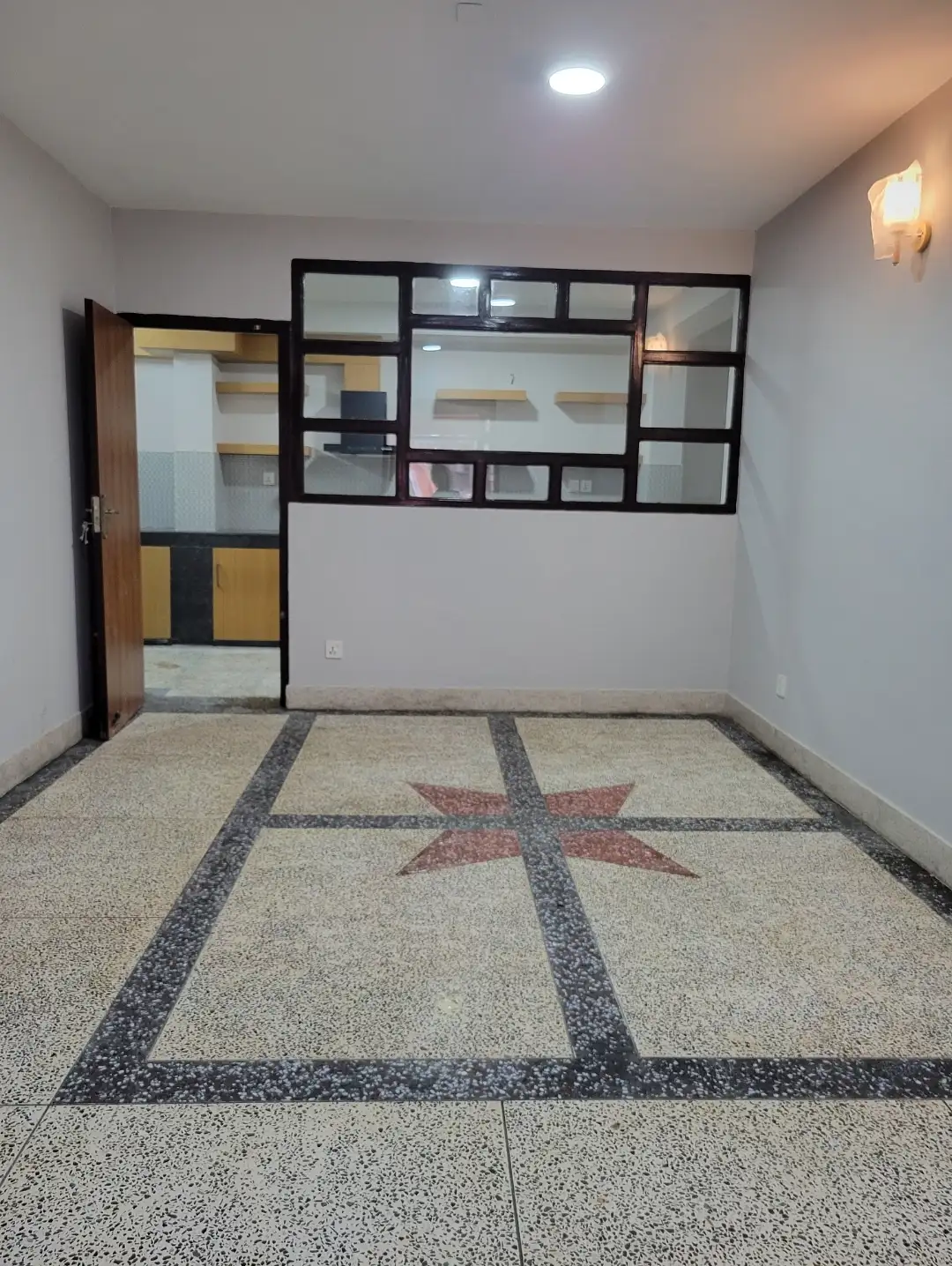 Modern 3 BHKD or 5 Rooms for Office Image 7