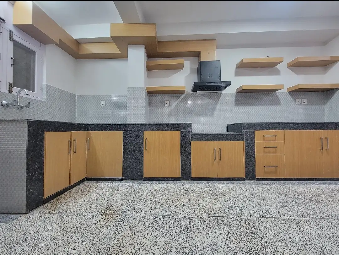 Modern 3 BHKD or 5 Rooms for Office Image 5