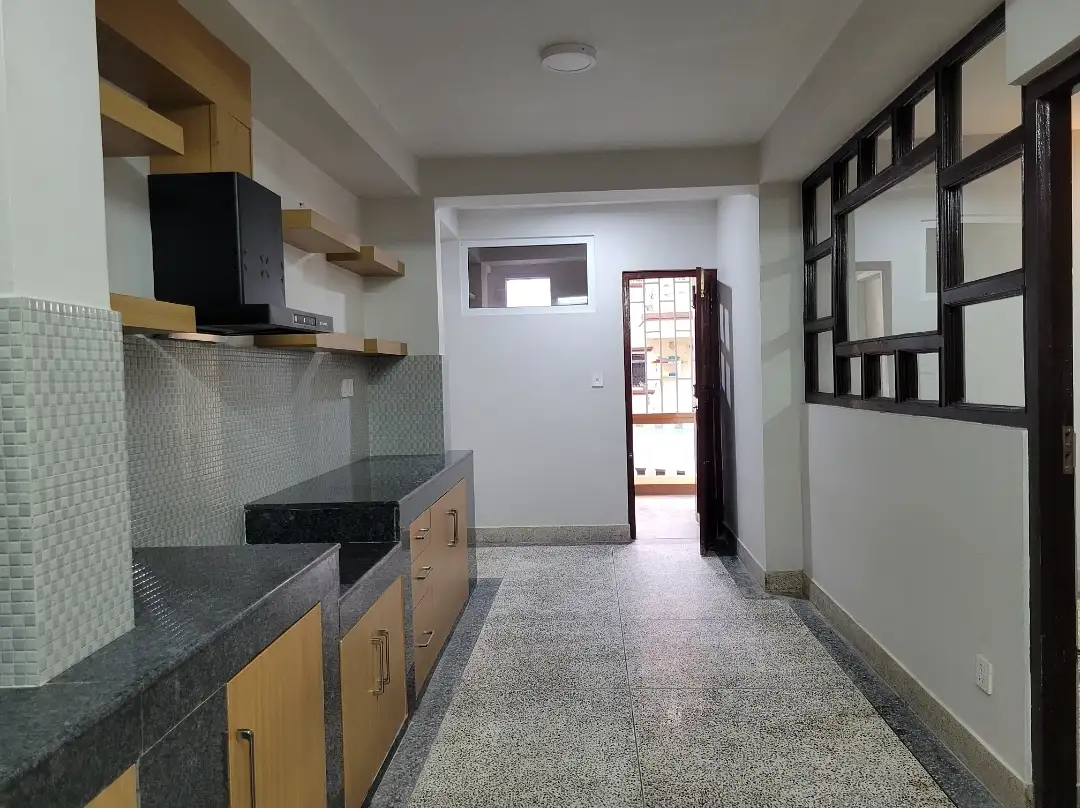 Modern 3 BHKD or 5 Rooms for Office Image 6