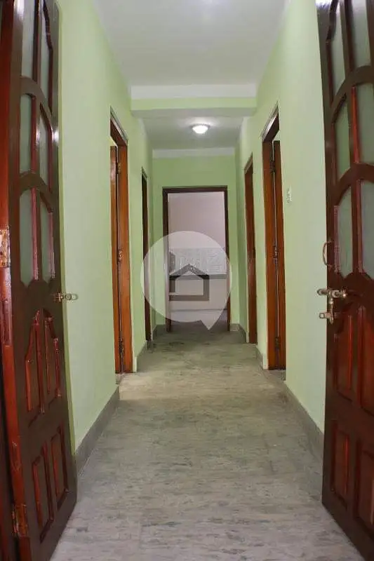 5 rooms are available which contains 4 bedrooms and 1 kitchens  Image 3