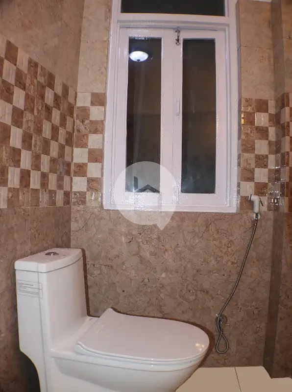 5 rooms are available which contains 4 bedrooms and 1 kitchens  Image 4