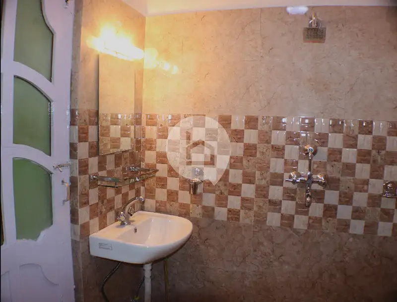 5 rooms are available which contains 4 bedrooms and 1 kitchens  Image 1