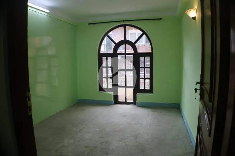 5 rooms are available which contains 4 bedrooms and 1 kitchens  Image 2