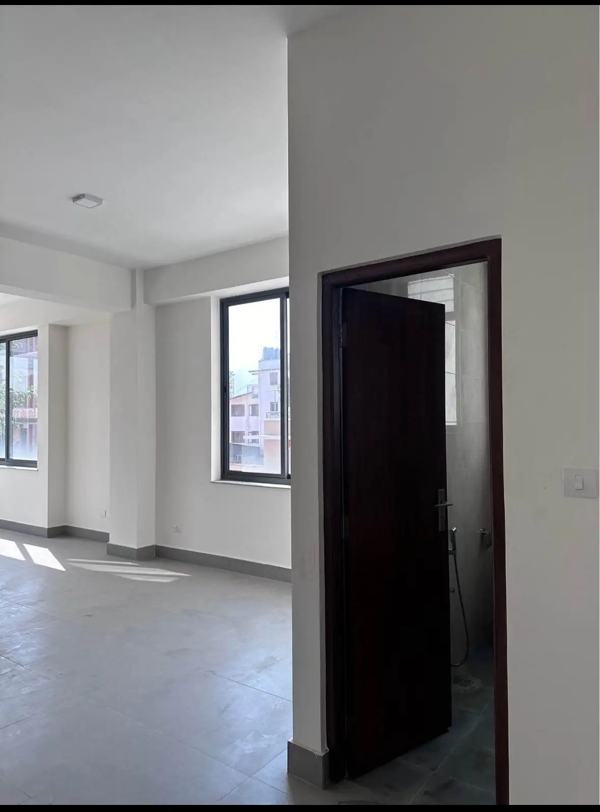 Commercial Space on Rent Image 4
