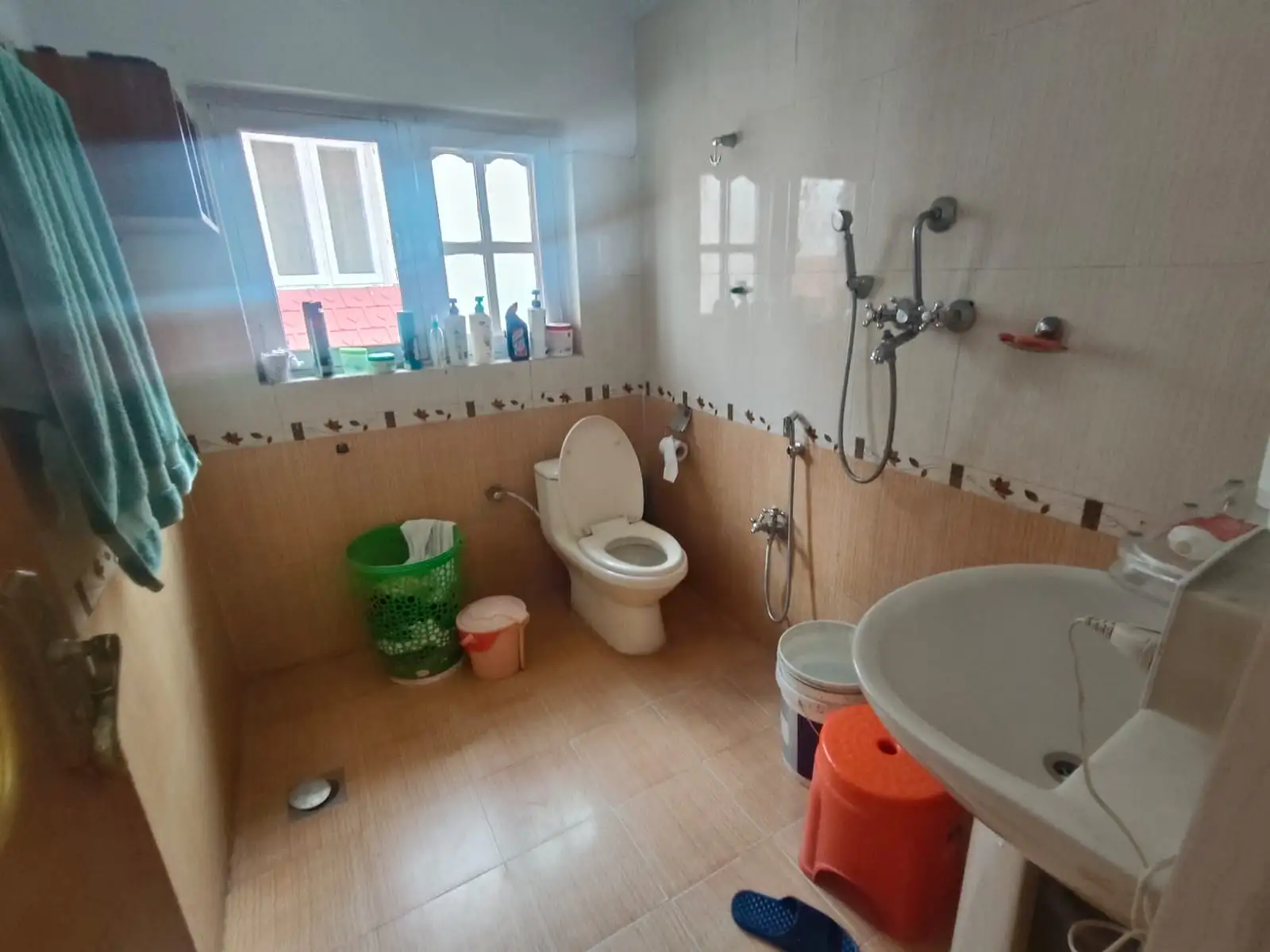 Residential house on rent Image 6