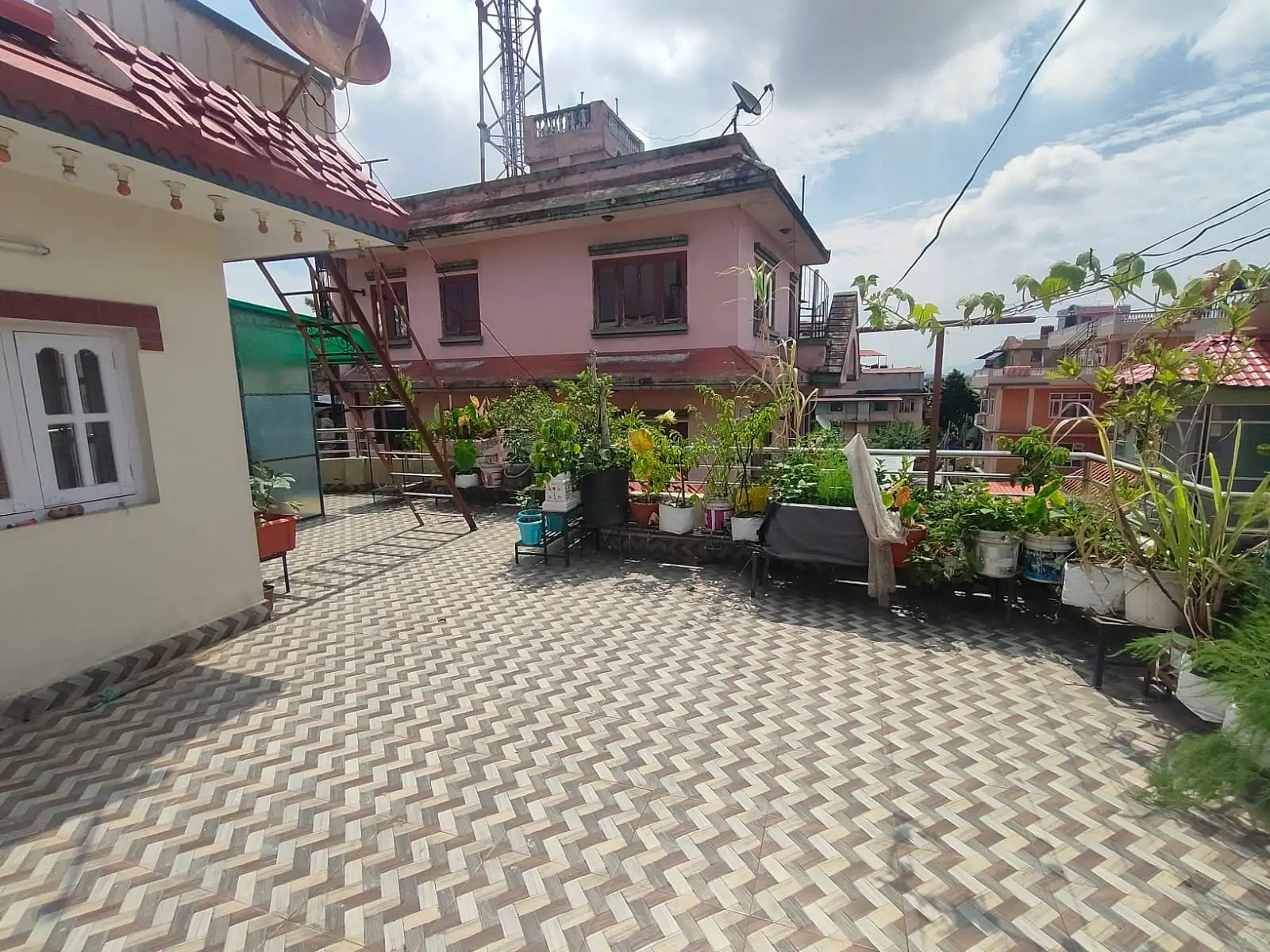 Residential house on rent Image 2