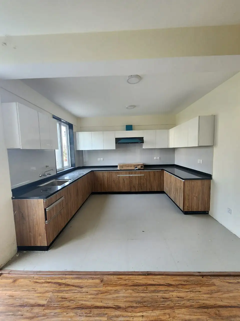 House in Colony Image 10