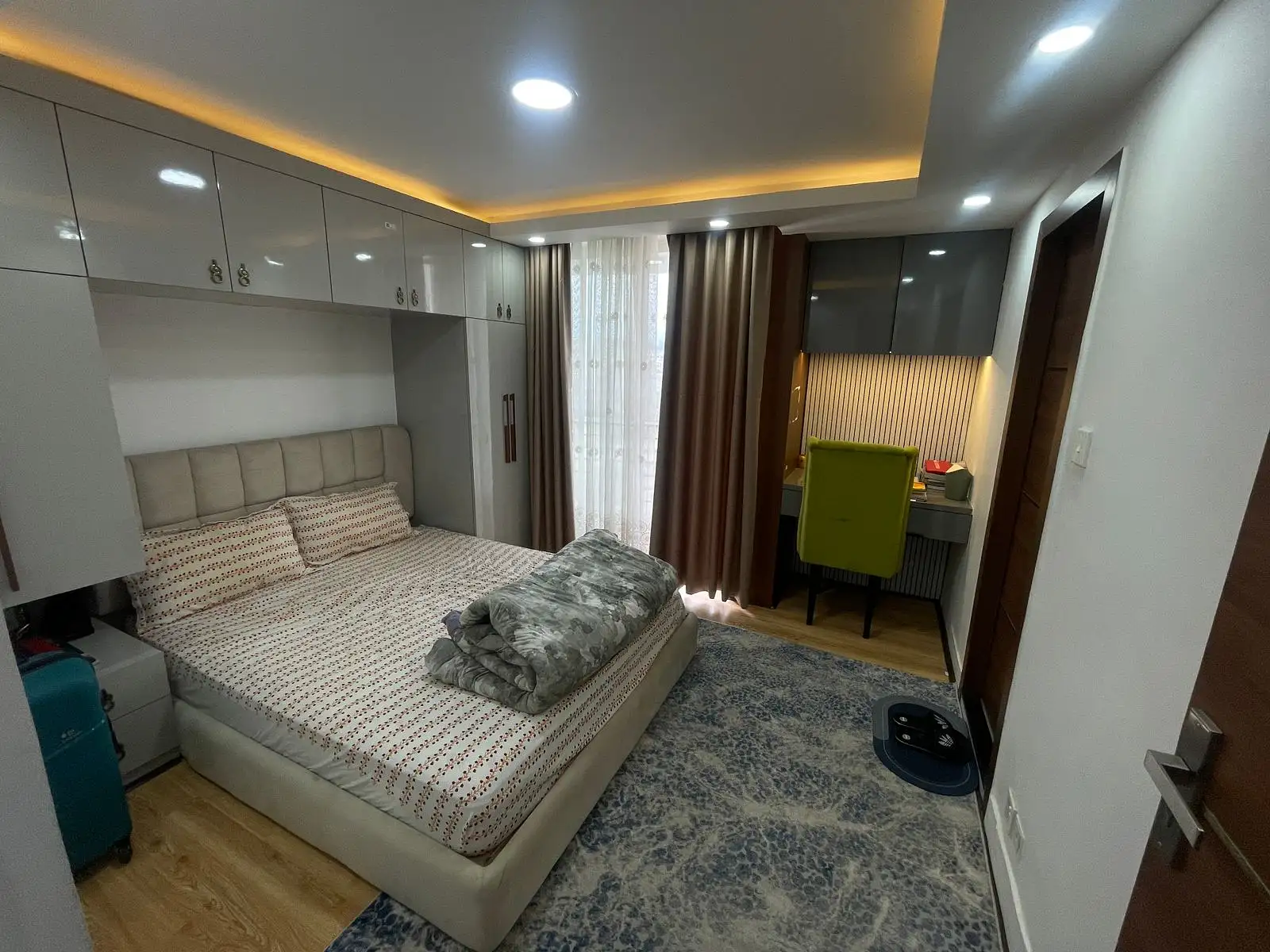 Fully Furnished Apartment on Sale Image 5