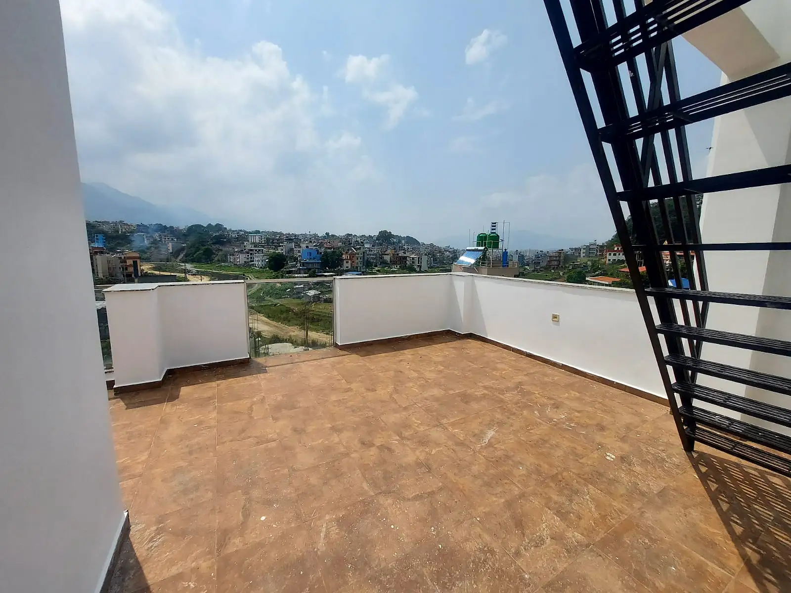 Residential house for sale in Nakhipot Image 3