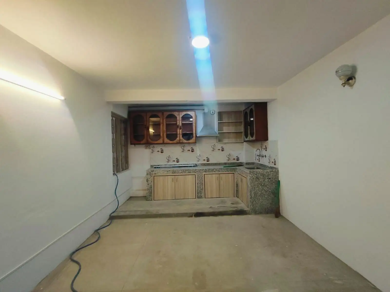 Residential House On Rent Image 12