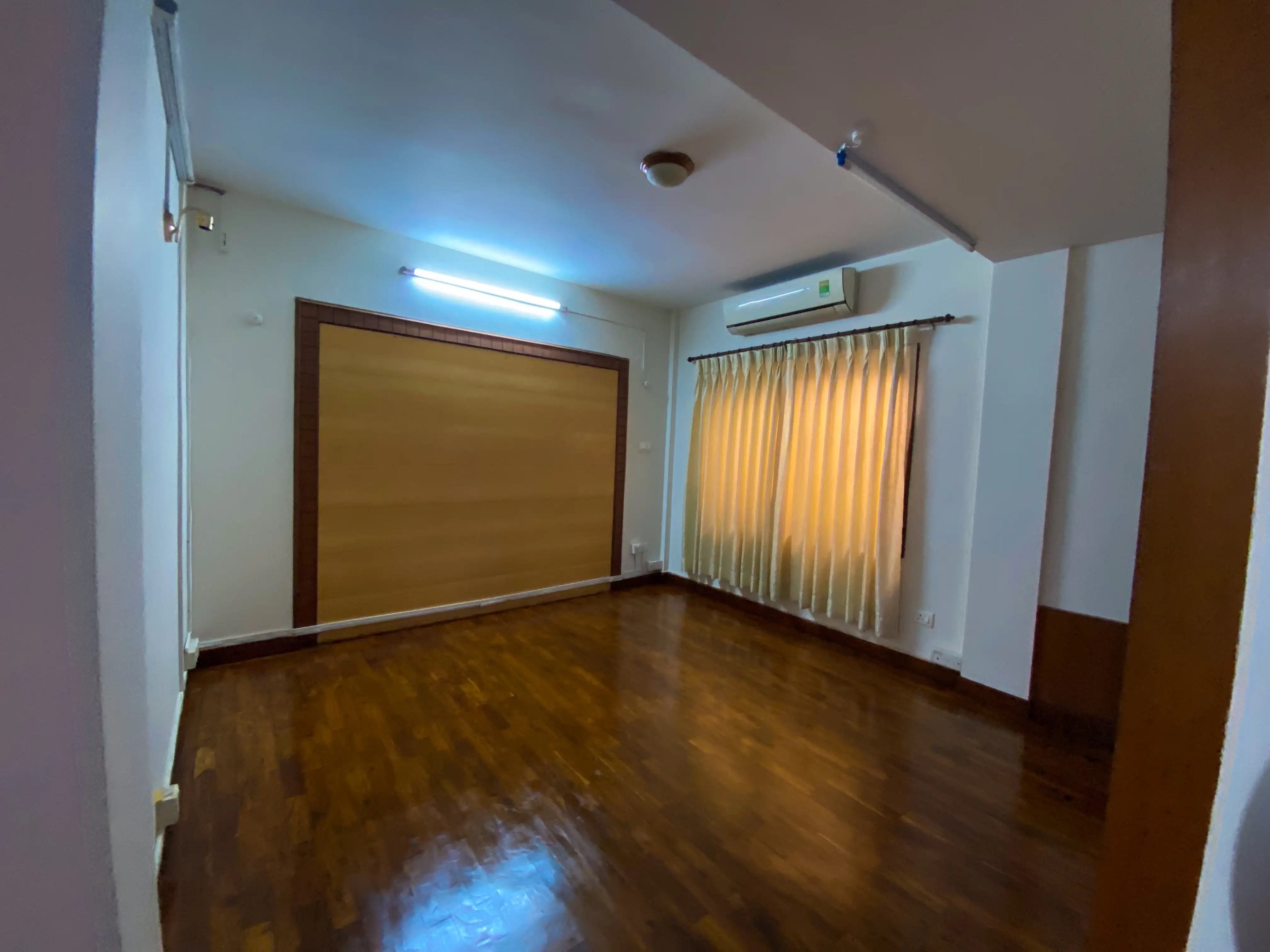 Residential House On Rent Image 4