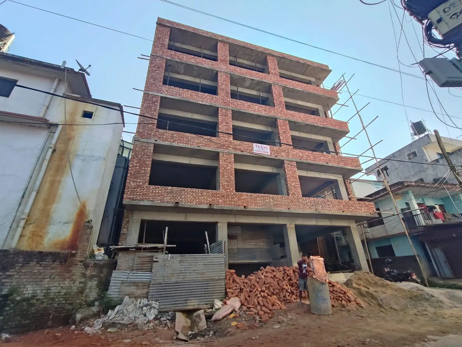 Commercial Building on Rent Image 4