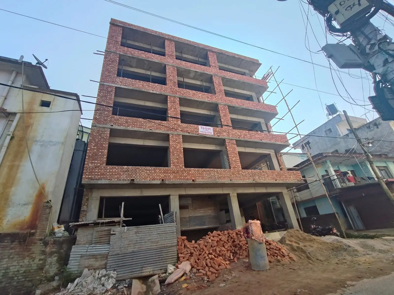 Commercial Building on Rent Image 1