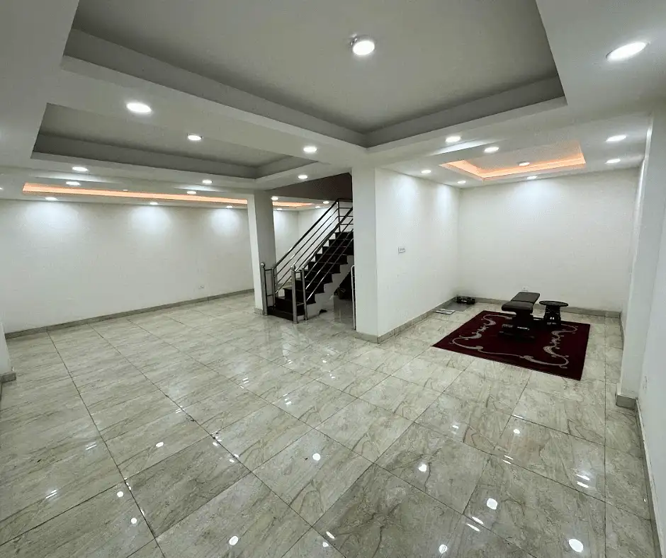 Residential House On Rent Image 8