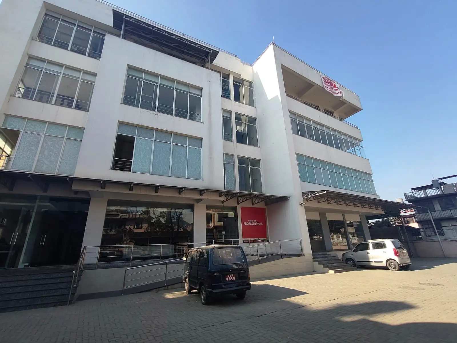 Commercial Space on Rent Image 1