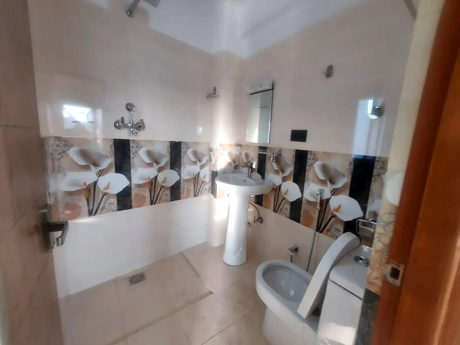 Residential House On Sale Image 6