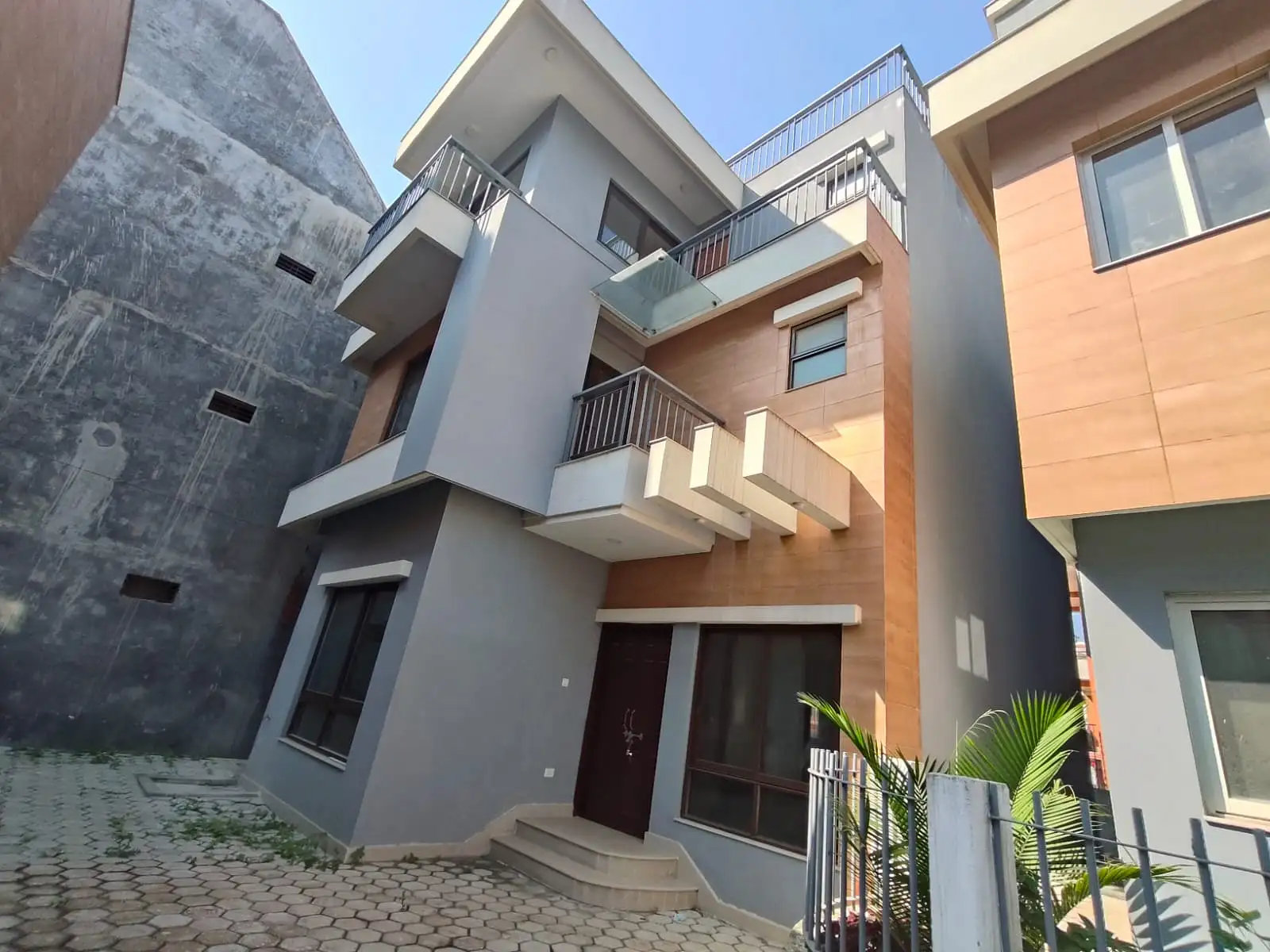 Residential House On Rent Image 4