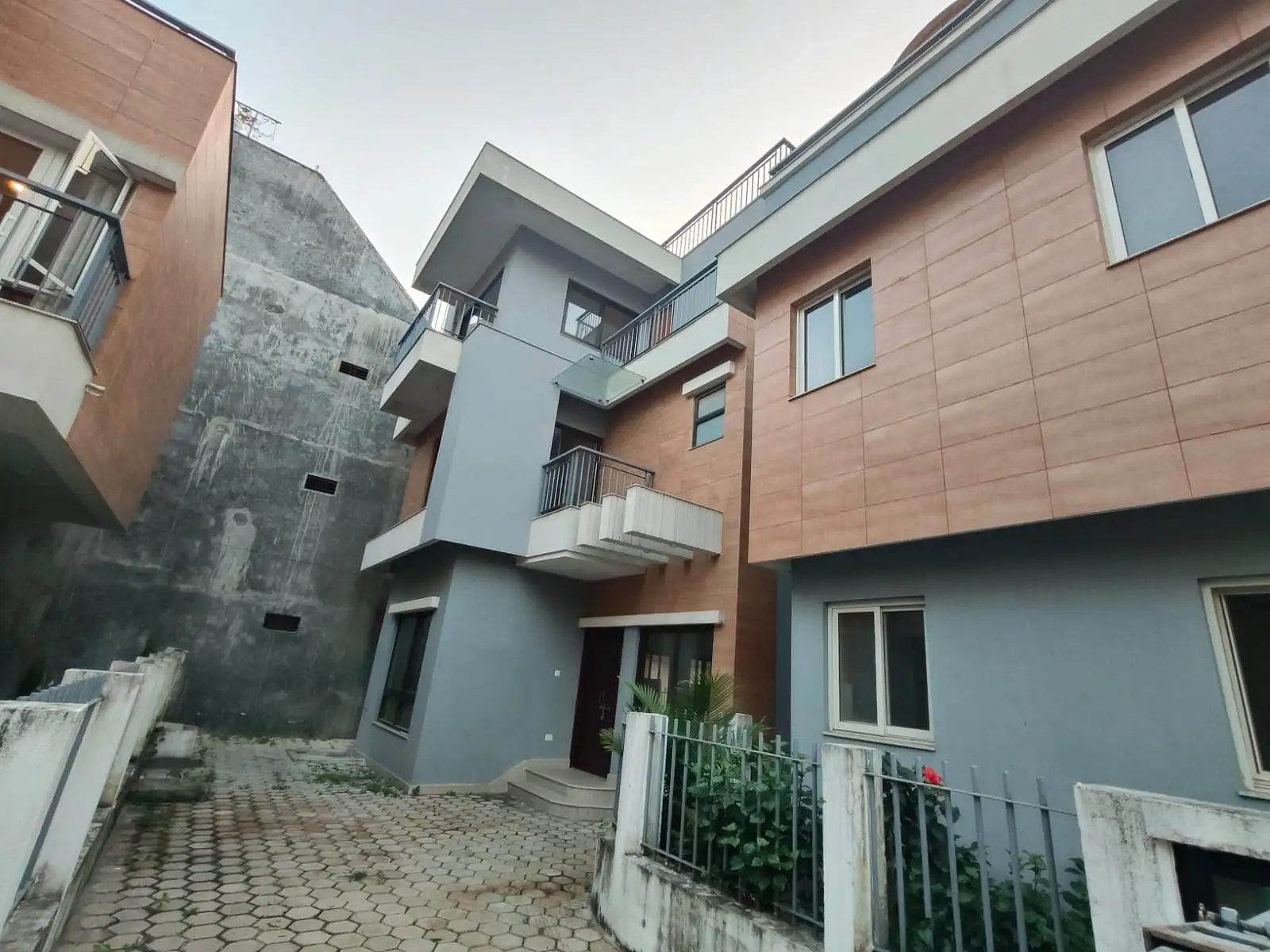 Residential House On Rent Image 3