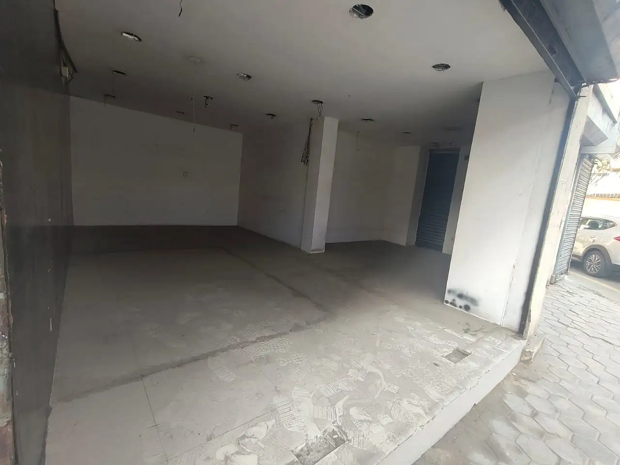 Commercial Space on Rent Image 5