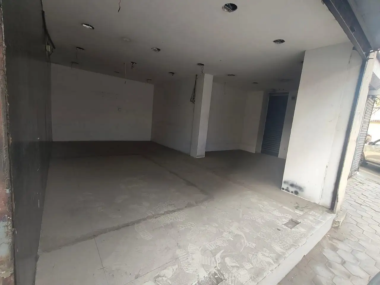 Commercial Space on Rent Image 6