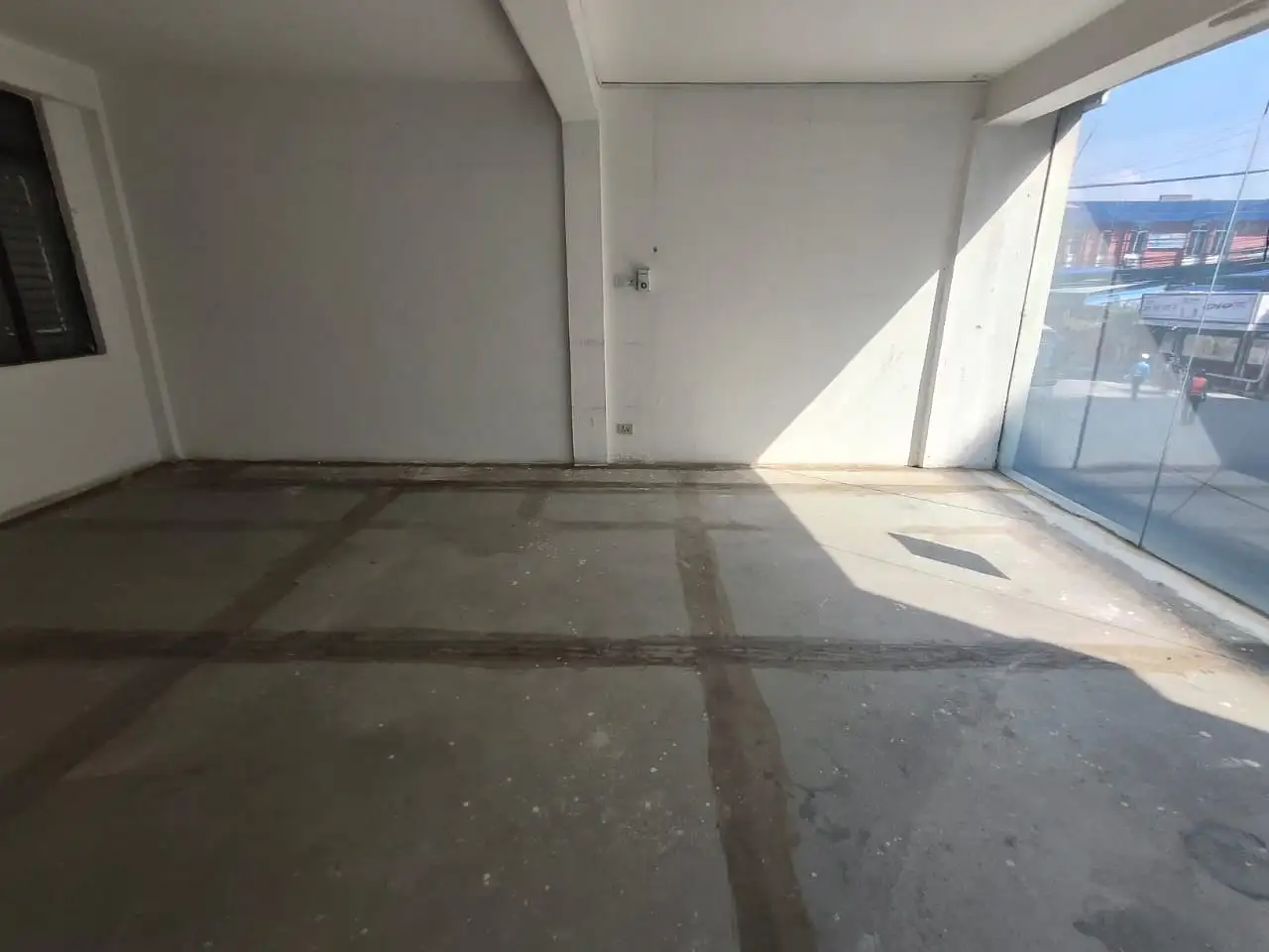 Commercial Space on Rent Image 4