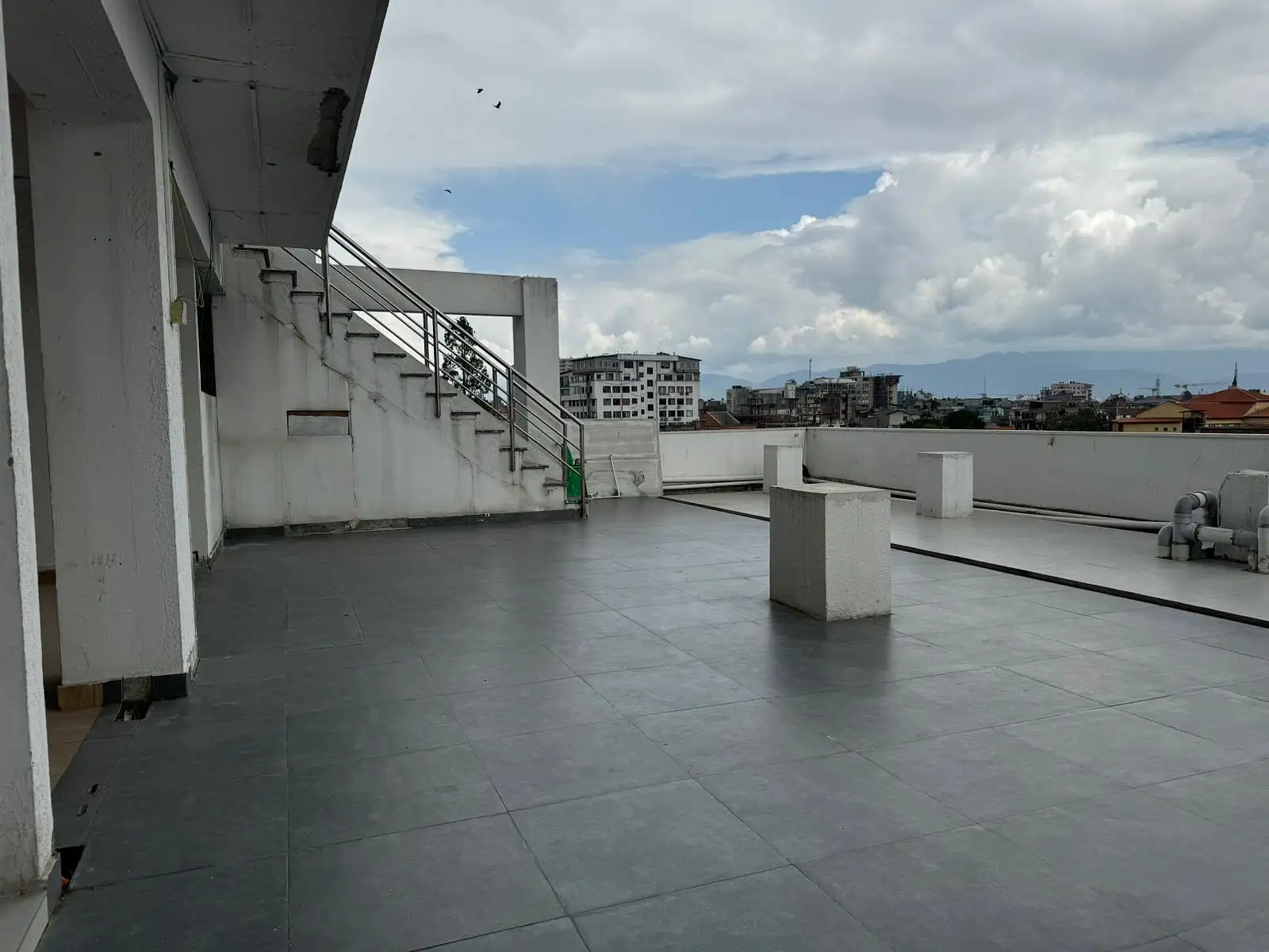 Commercial Space on Rent Image 5