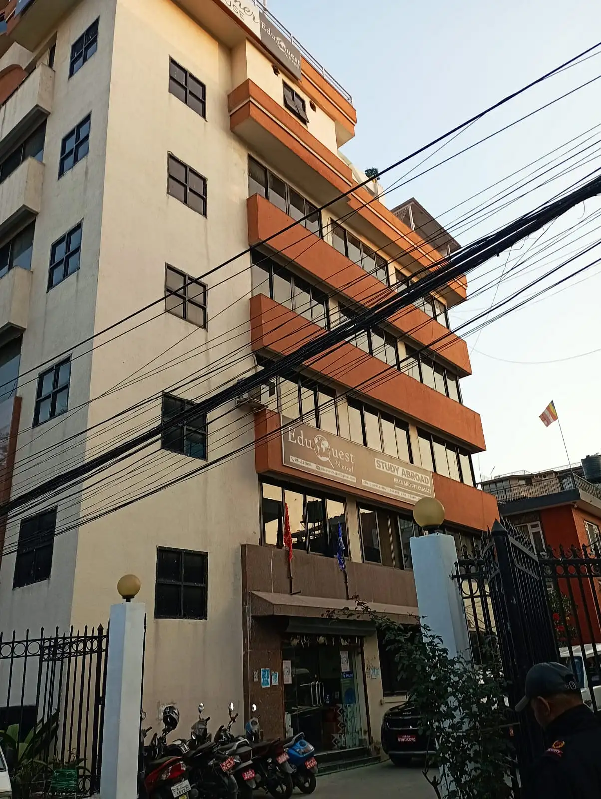 Commercial Space on Rent Image 1