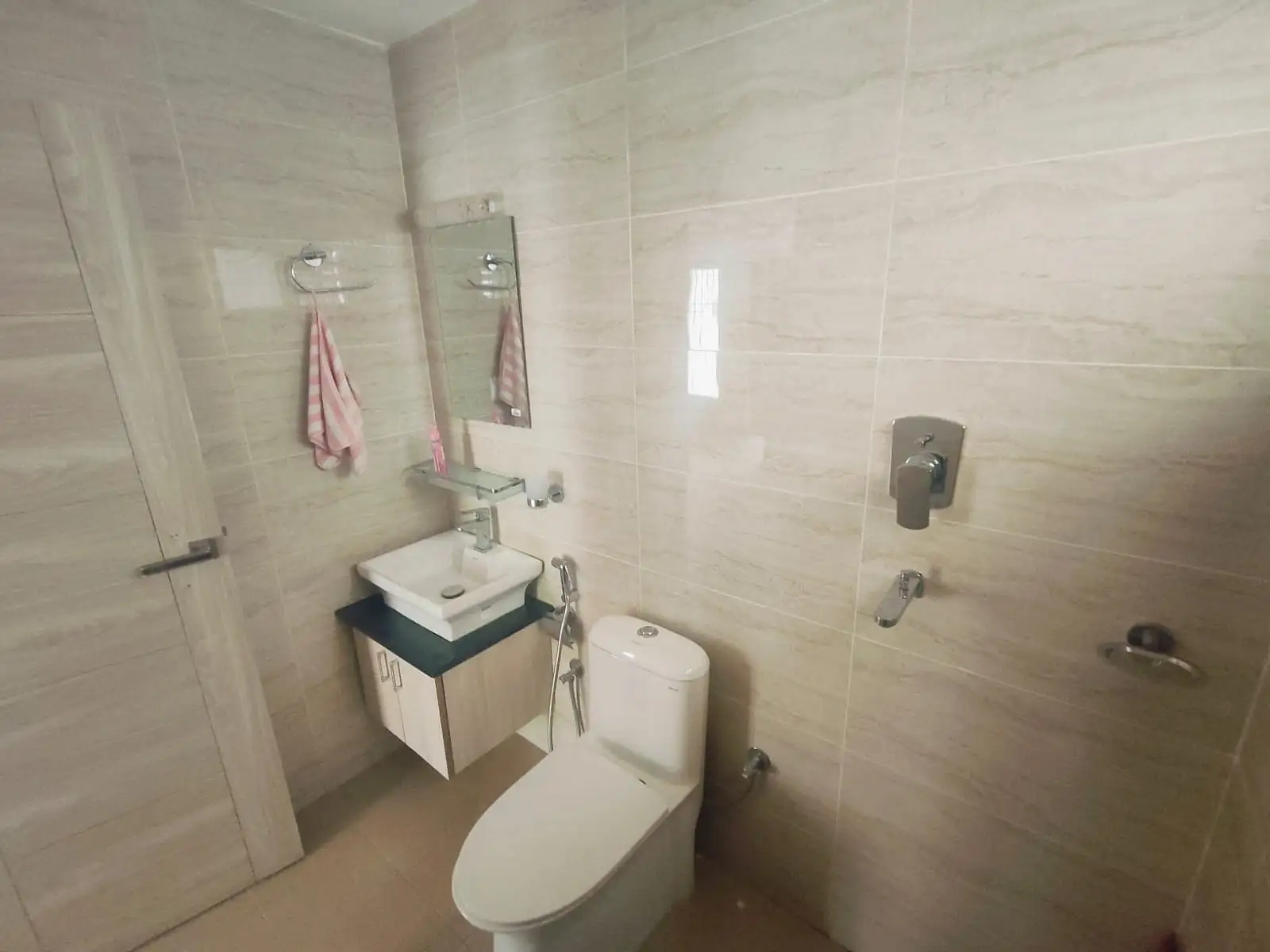 Residential House On Rent Image 15