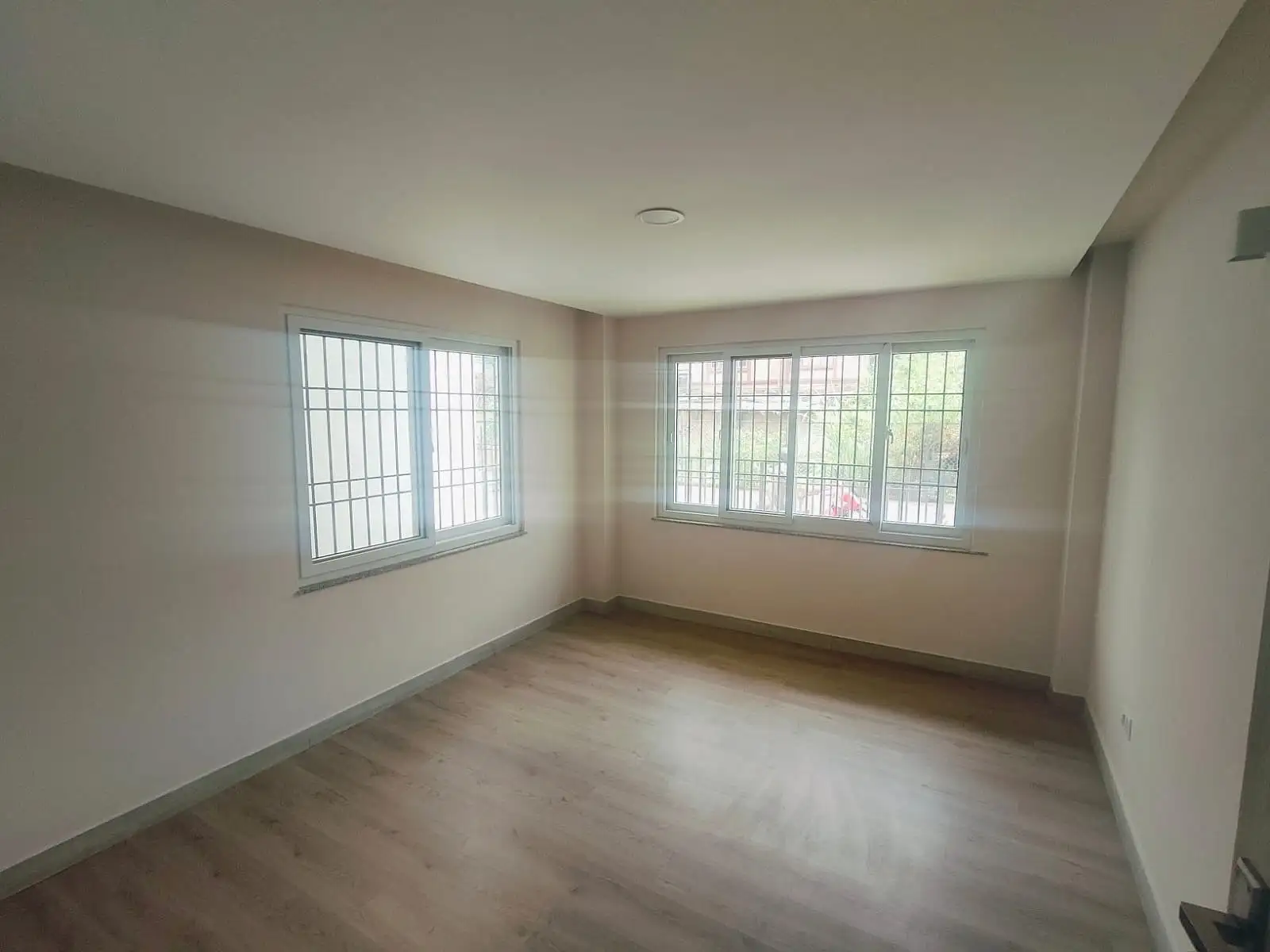 Residential House On Rent Image 6