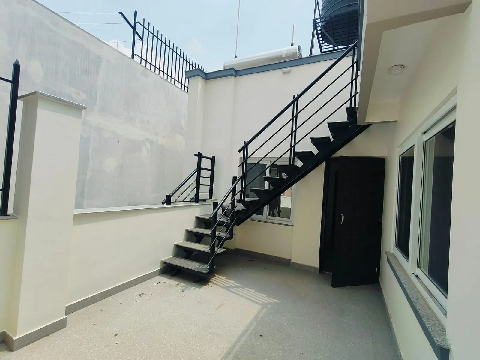 Residential House On Rent Image 14