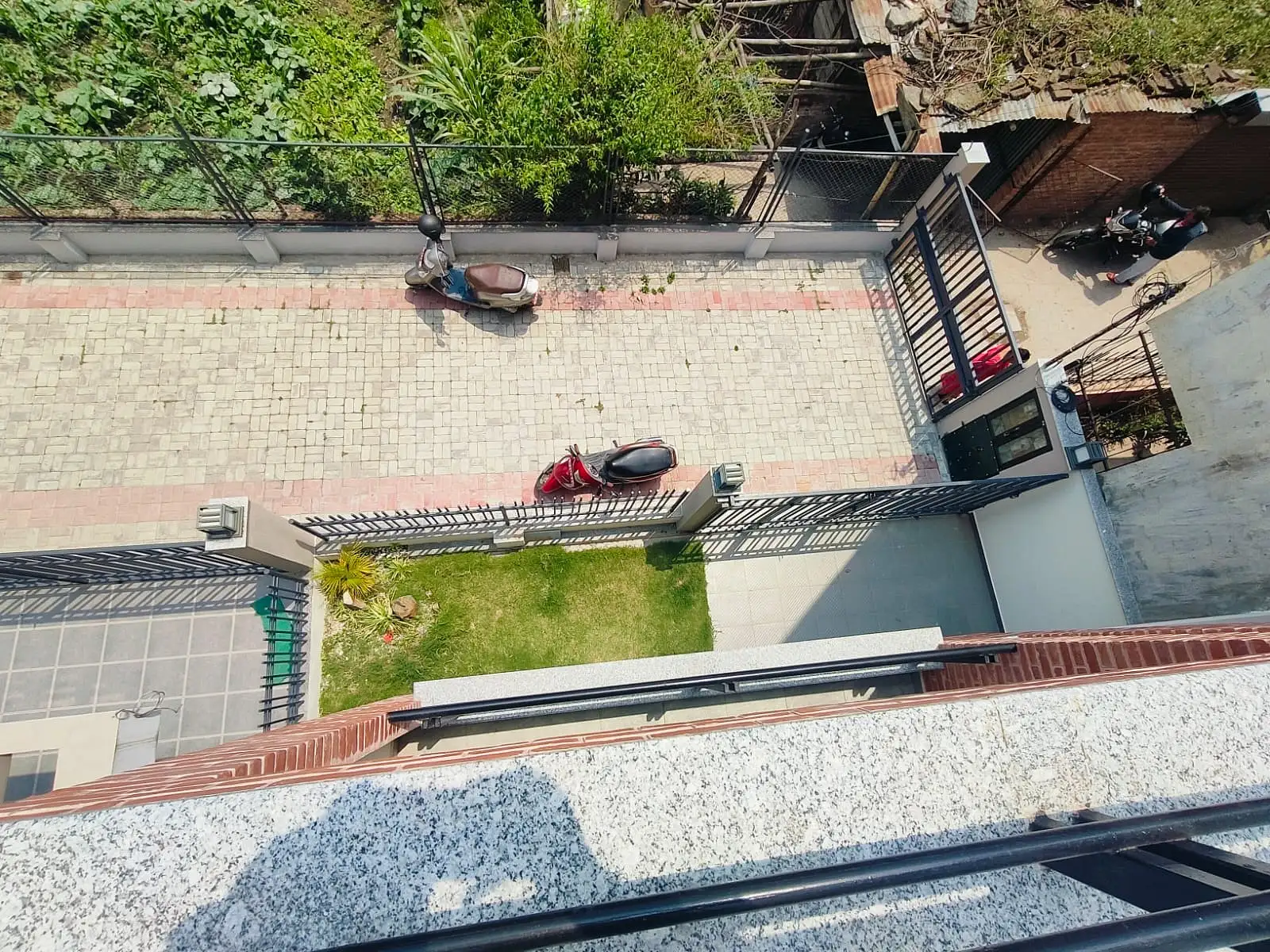 Residential House On Rent Image 13