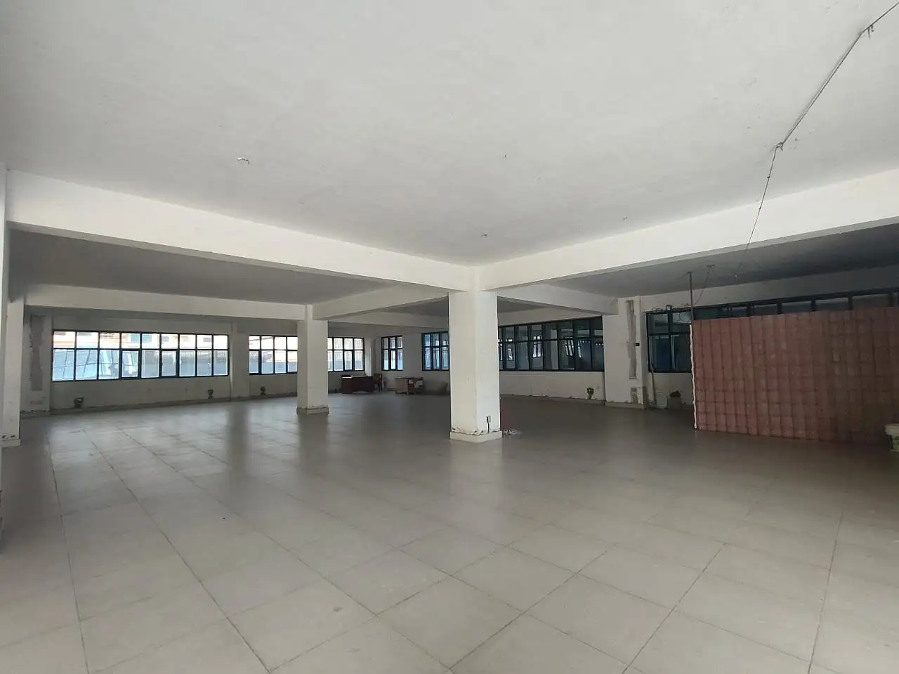 Commercial Space on Rent Image 5