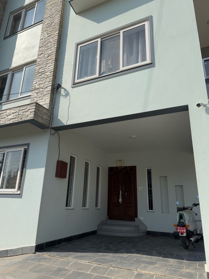 3 bhk 1st floor for rent Image 2