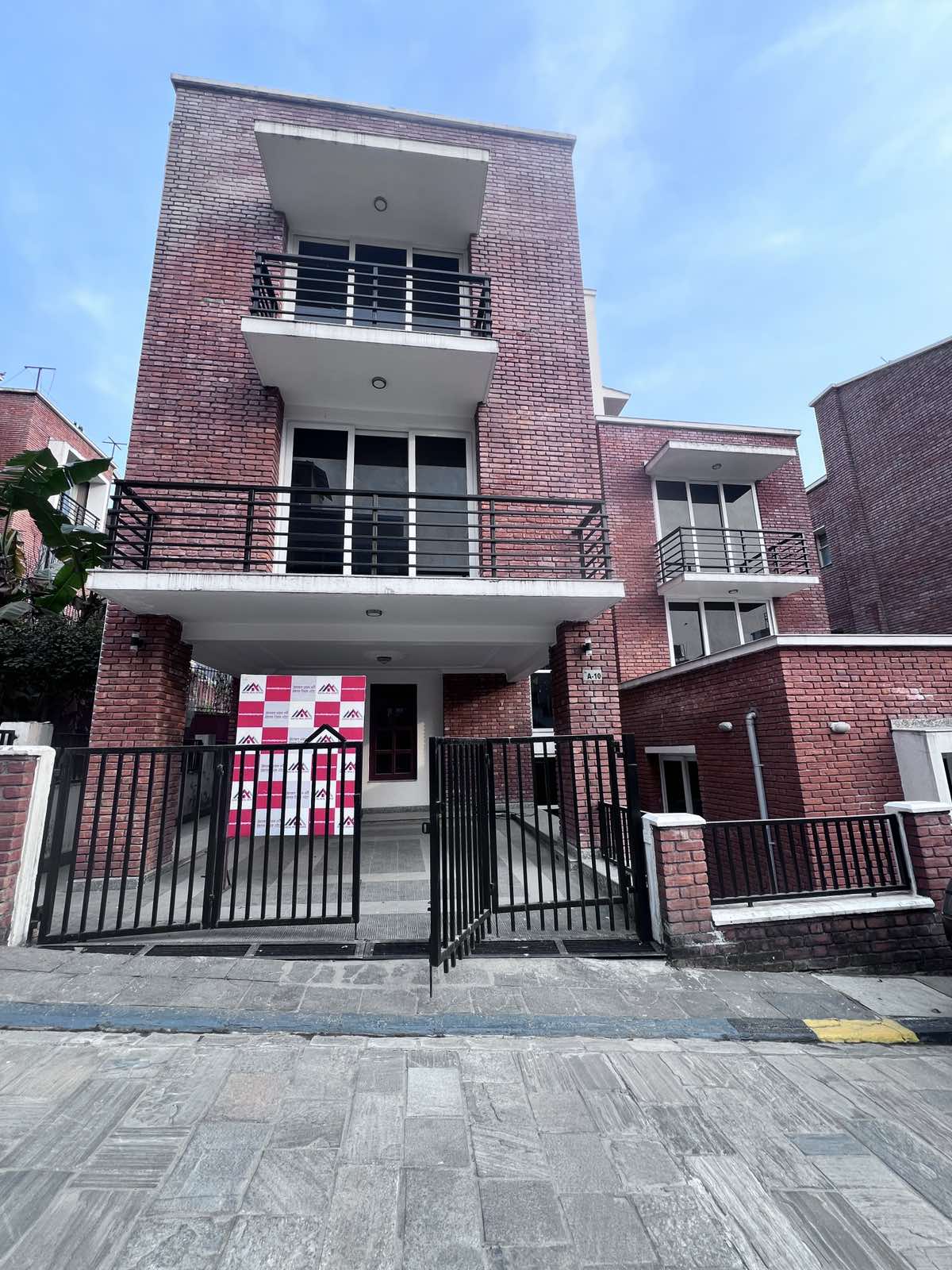 Beautiful 2.5 Storied Bungalow On Sale At Budhanilkantha Image 1