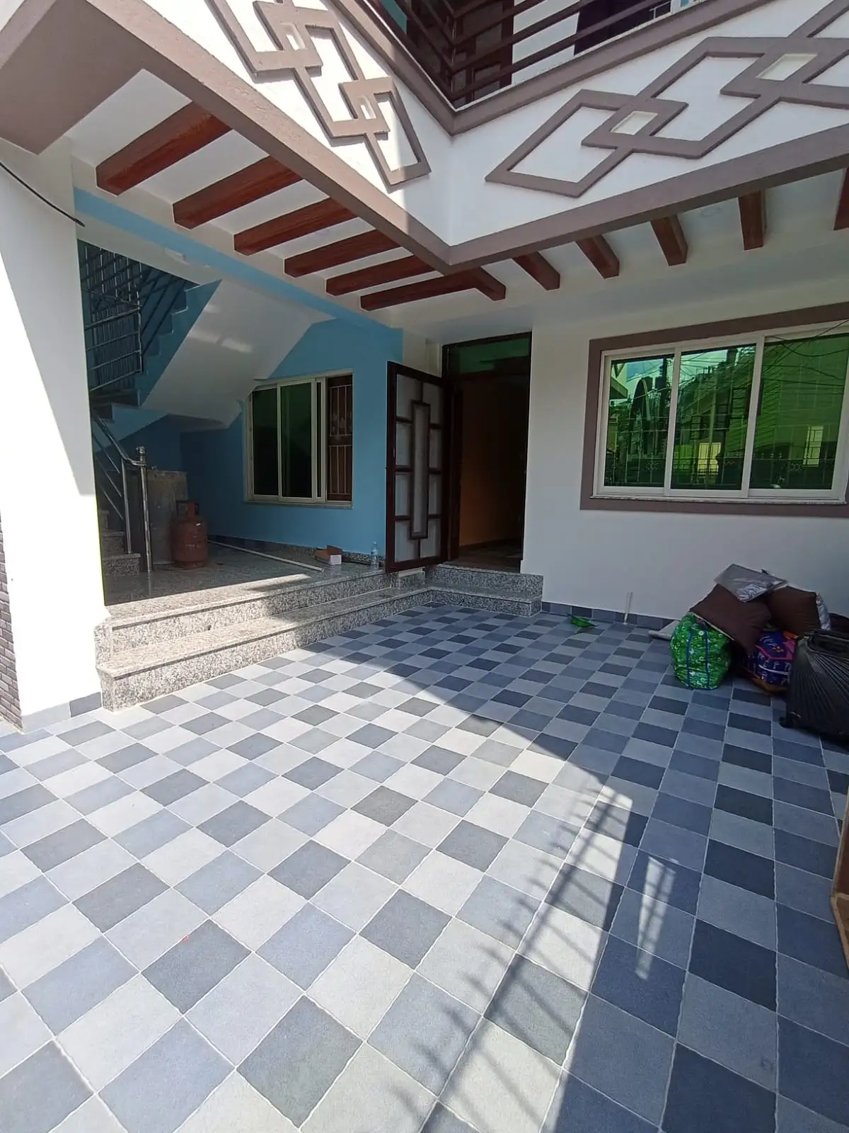 house on sale near grande hospital  Image 1