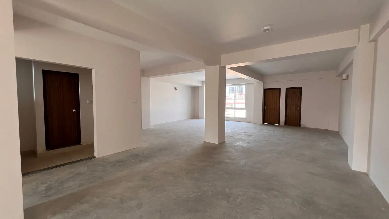 Commercial Building on Rent Image 3