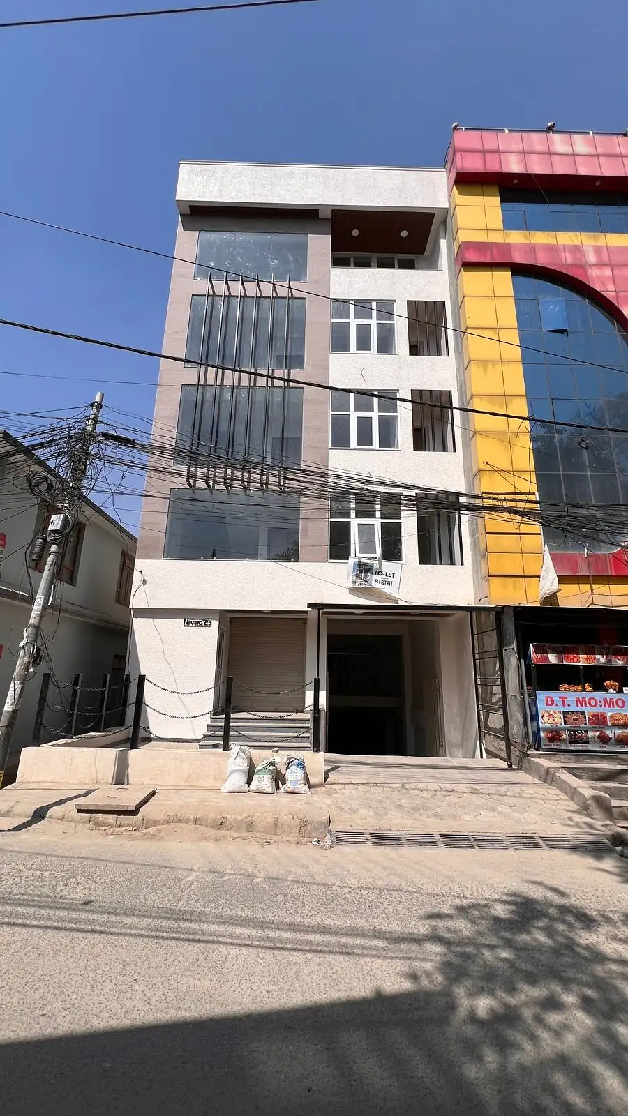 Commercial Building on Rent Image 9