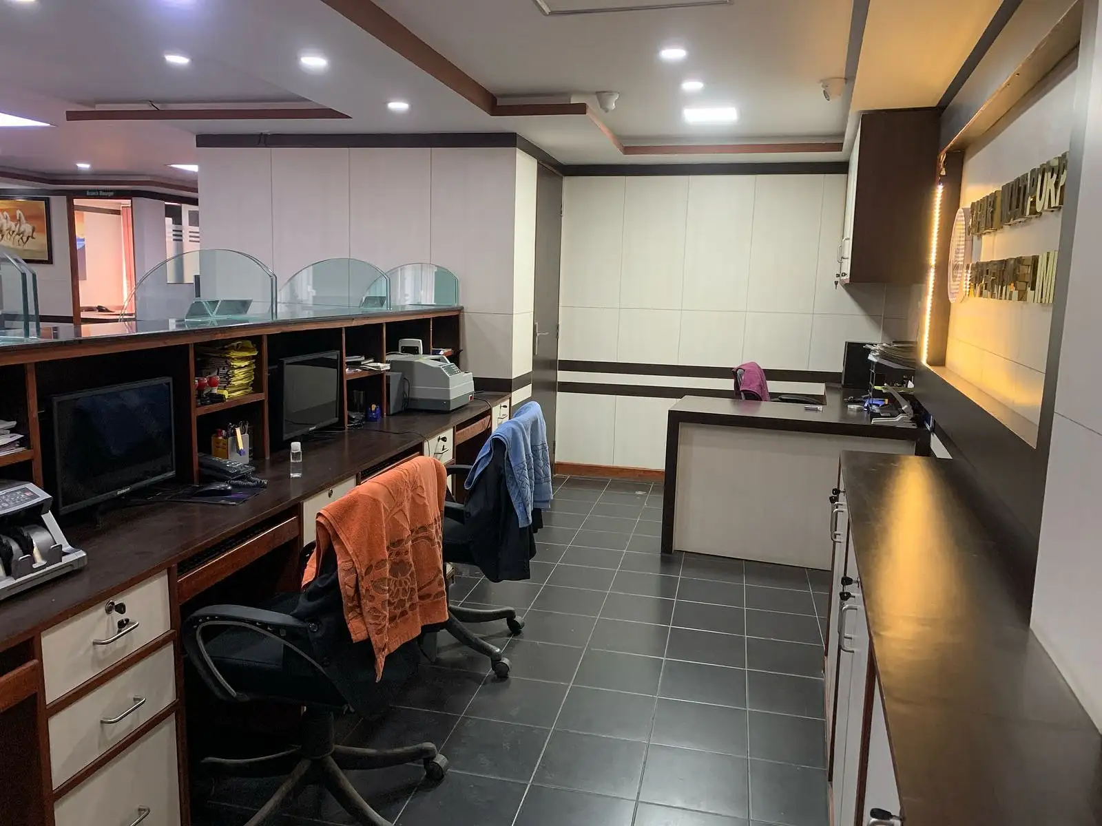 Commercial Space on Rent Image 8