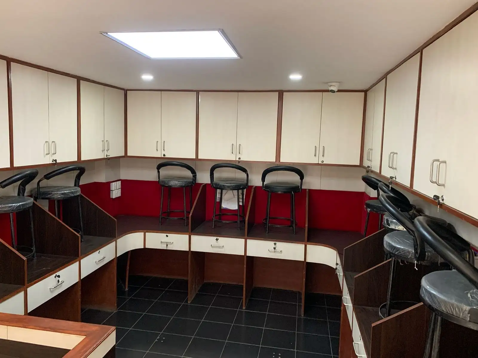 Commercial Space on Rent Image 6