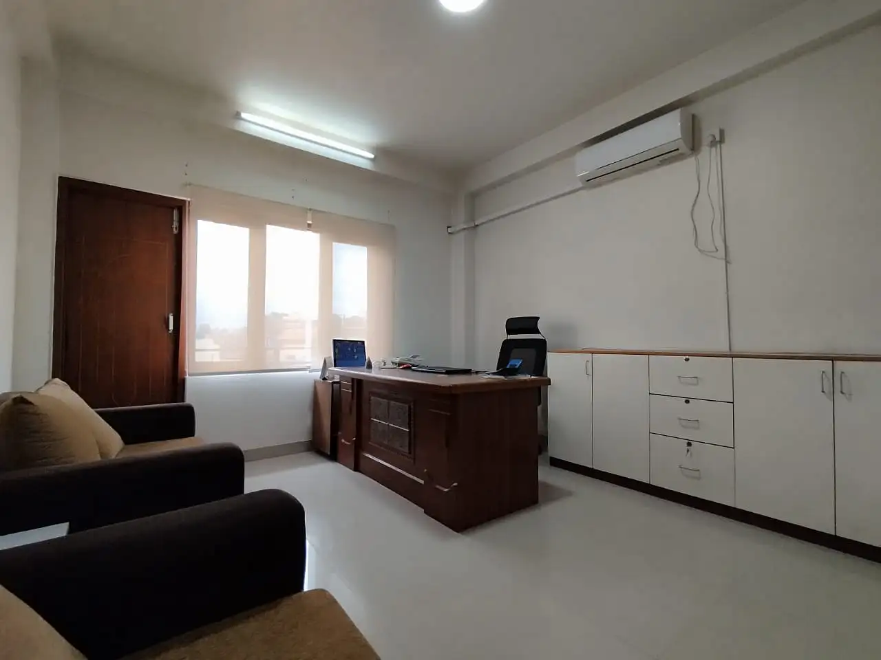 Commercial Space on Rent Image 4