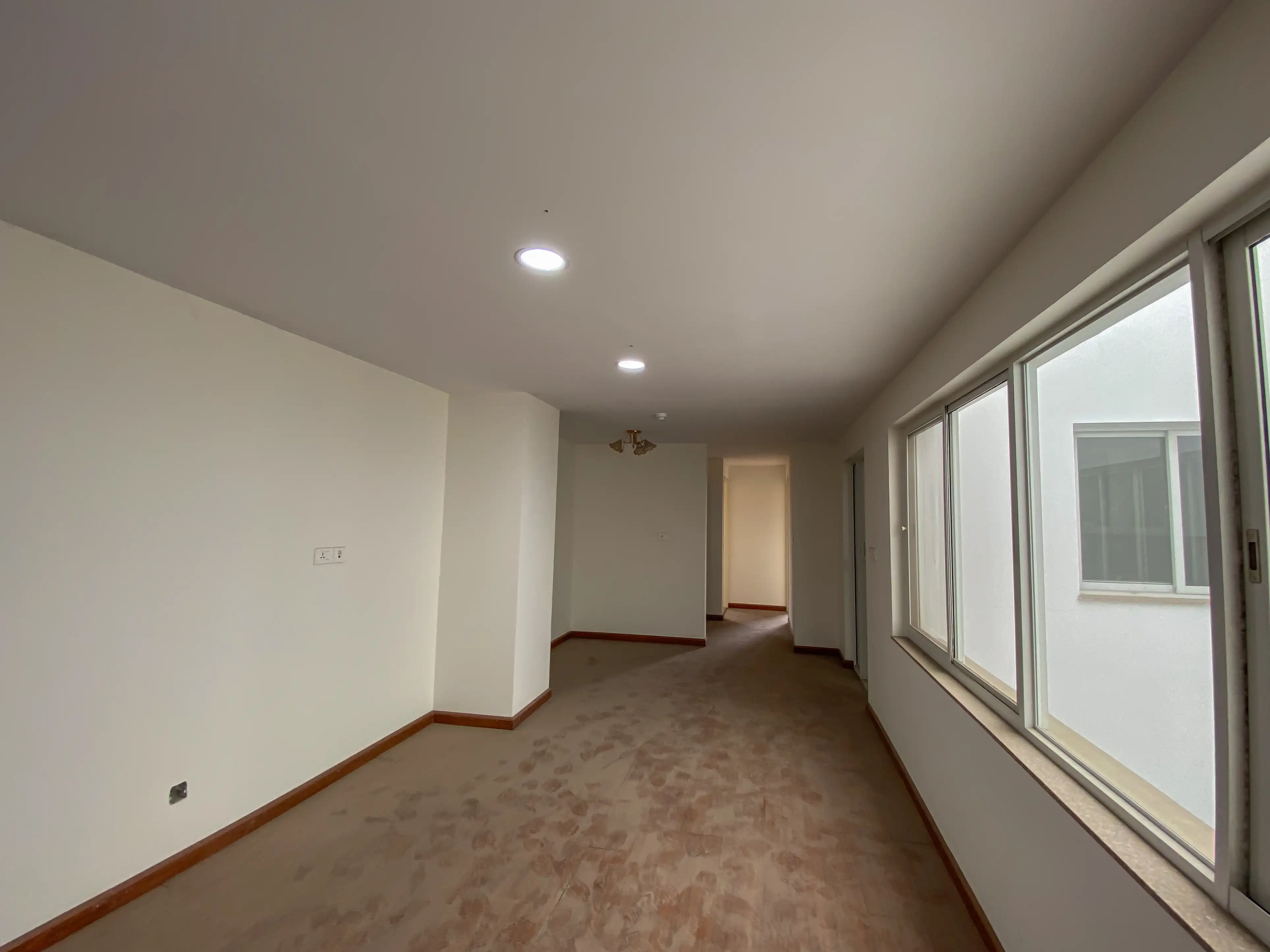 Apartment on Sale Image 1